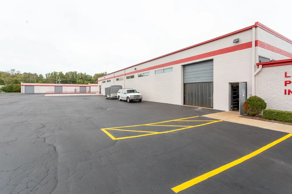 31666 W 8 Mile Road Farmington Hills City MI 48336