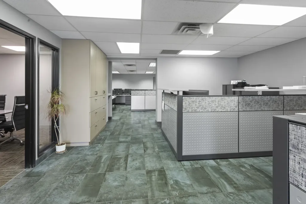31666 W 8 Mile Road Farmington Hills City MI 48336