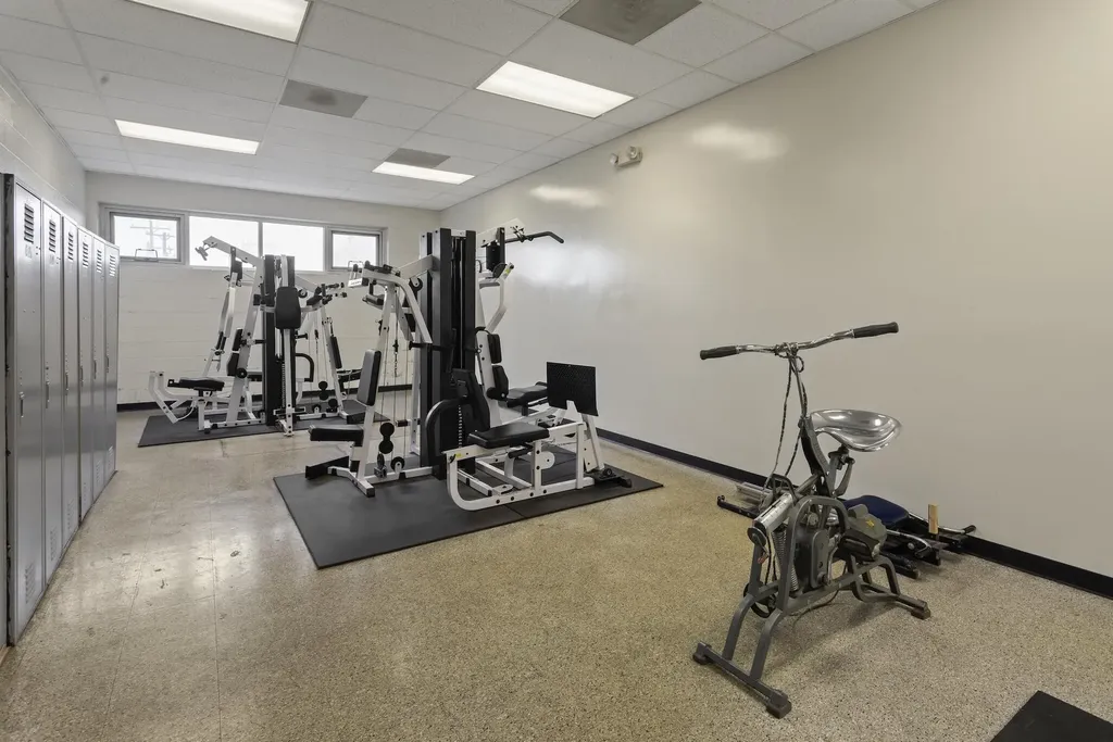 31666 W 8 Mile Road Farmington Hills City MI 48336