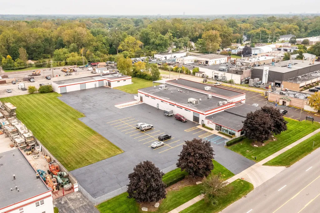 31666 W 8 Mile Road Farmington Hills City MI 48336