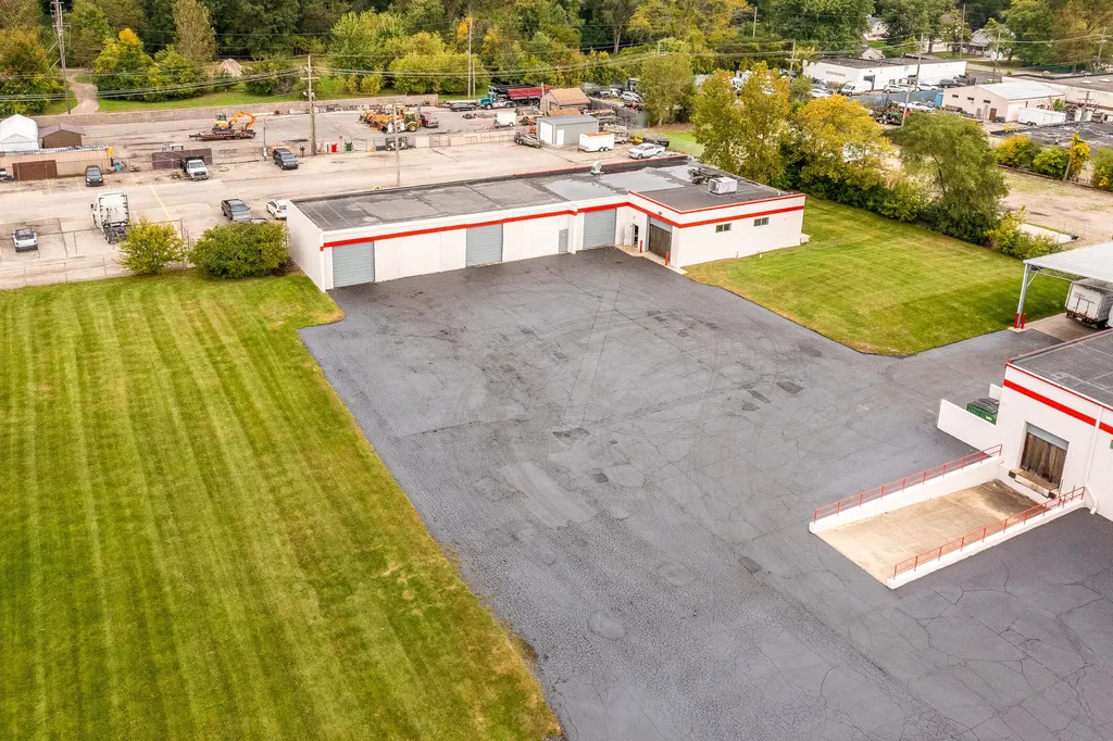 31666 W 8 Mile Road Farmington Hills City MI 48336