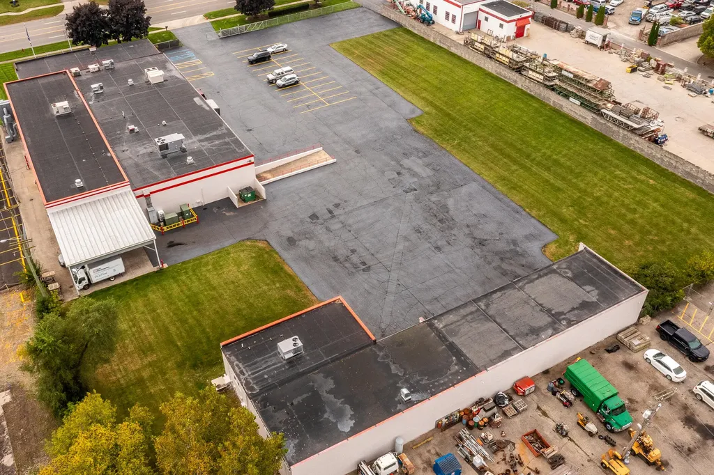 31666 W 8 Mile Road Farmington Hills City MI 48336
