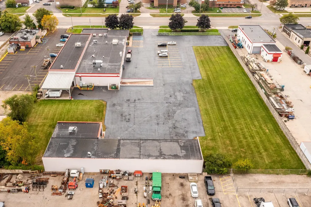 31666 W 8 Mile Road Farmington Hills City MI 48336