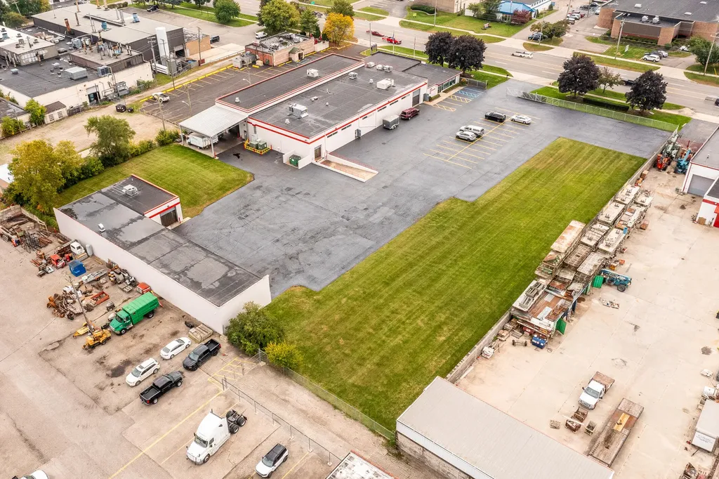 31666 W 8 Mile Road Farmington Hills City MI 48336