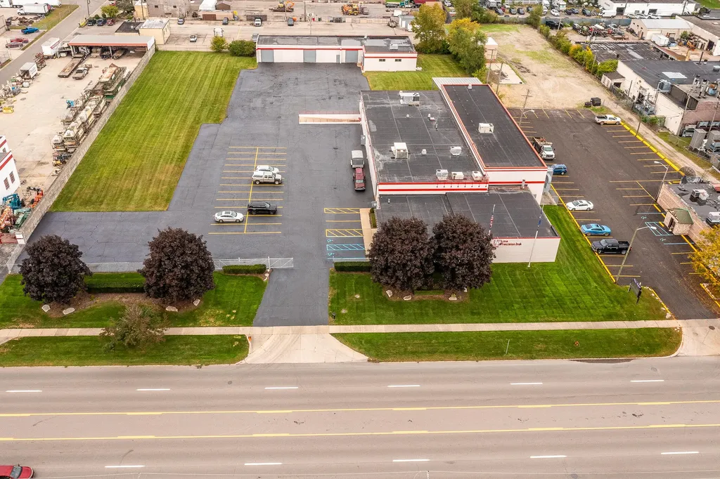 31666 W 8 Mile Road Farmington Hills City MI 48336