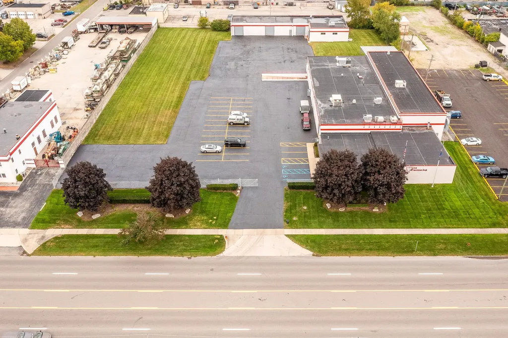 31666 W 8 Mile Road Farmington Hills City MI 48336