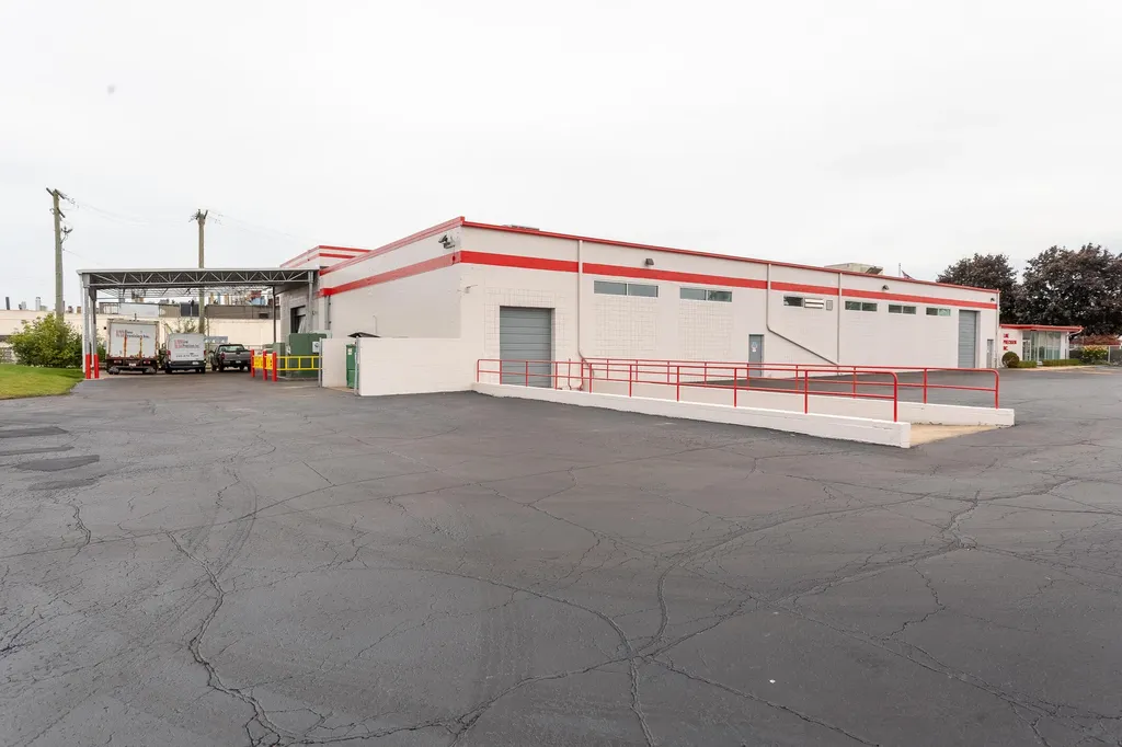31666 W 8 Mile Road Farmington Hills City MI 48336