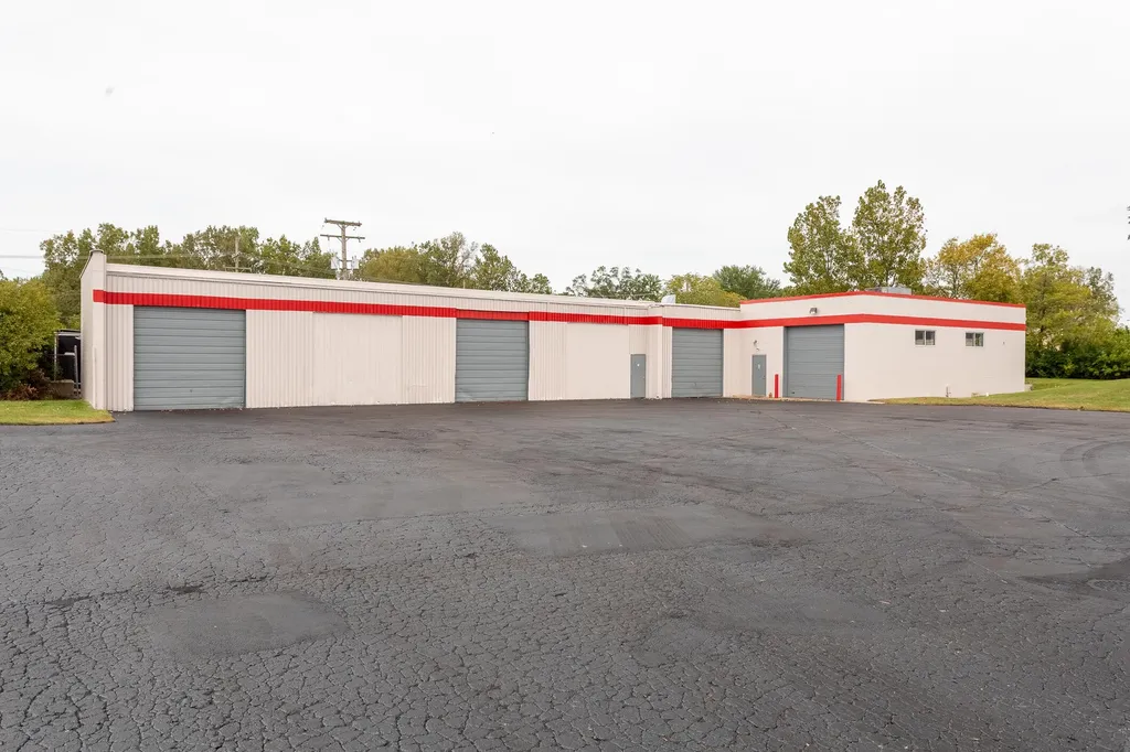 31666 W 8 Mile Road Farmington Hills City MI 48336
