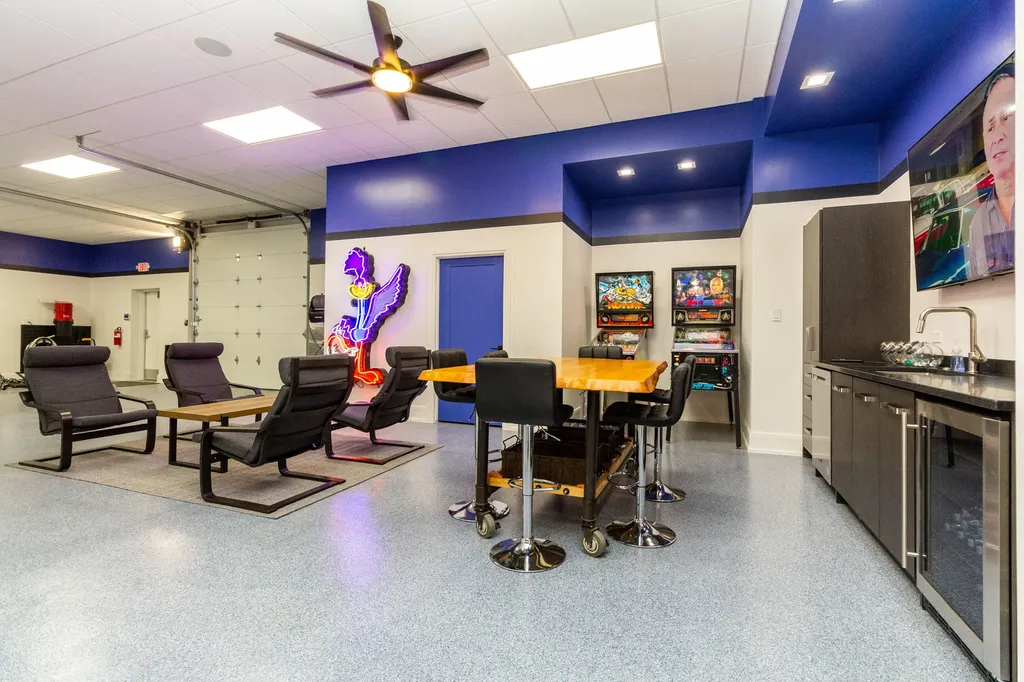 2580 Dixie Highway Waterford Charter Township MI 48328