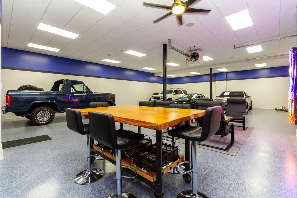 2580 Dixie Highway Waterford Charter Township MI 48328