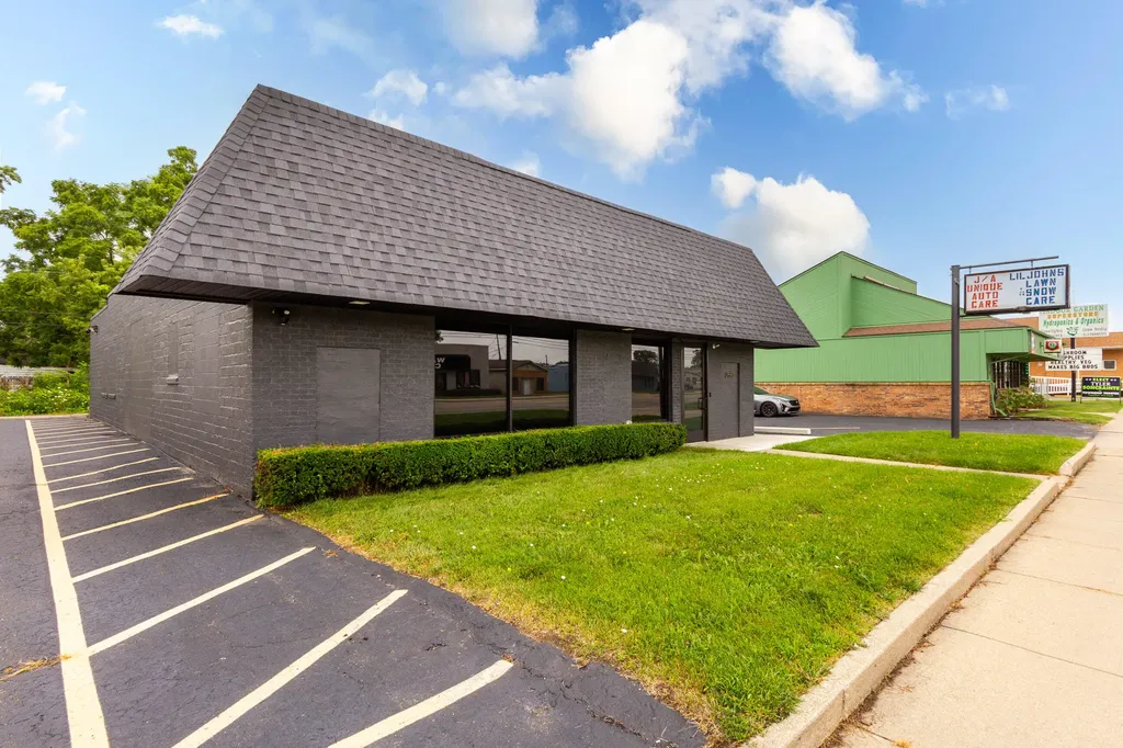2580 Dixie Highway Waterford Charter Township MI 48328