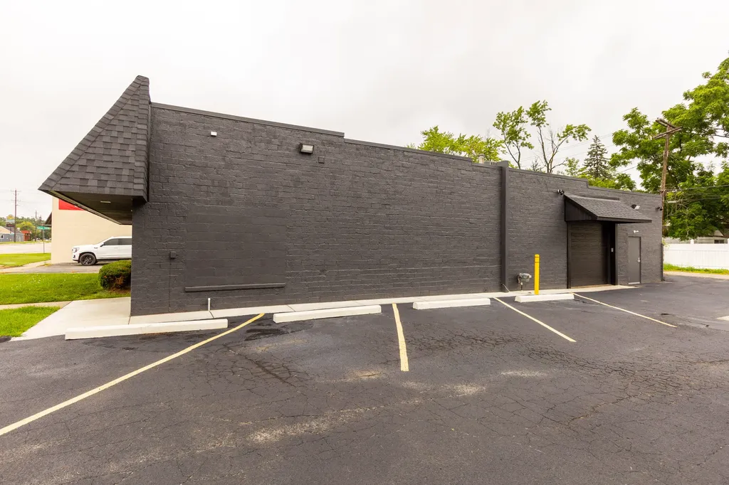 2580 Dixie Highway Waterford Charter Township MI 48328