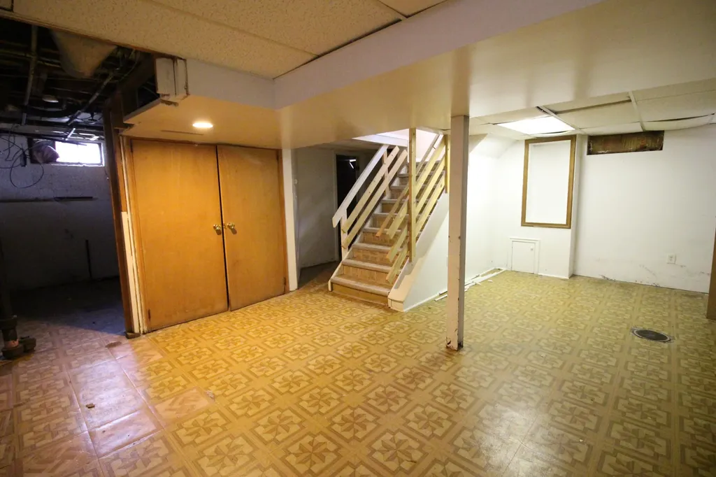 20253 Washtenaw Street Harper Woods City MI 48225