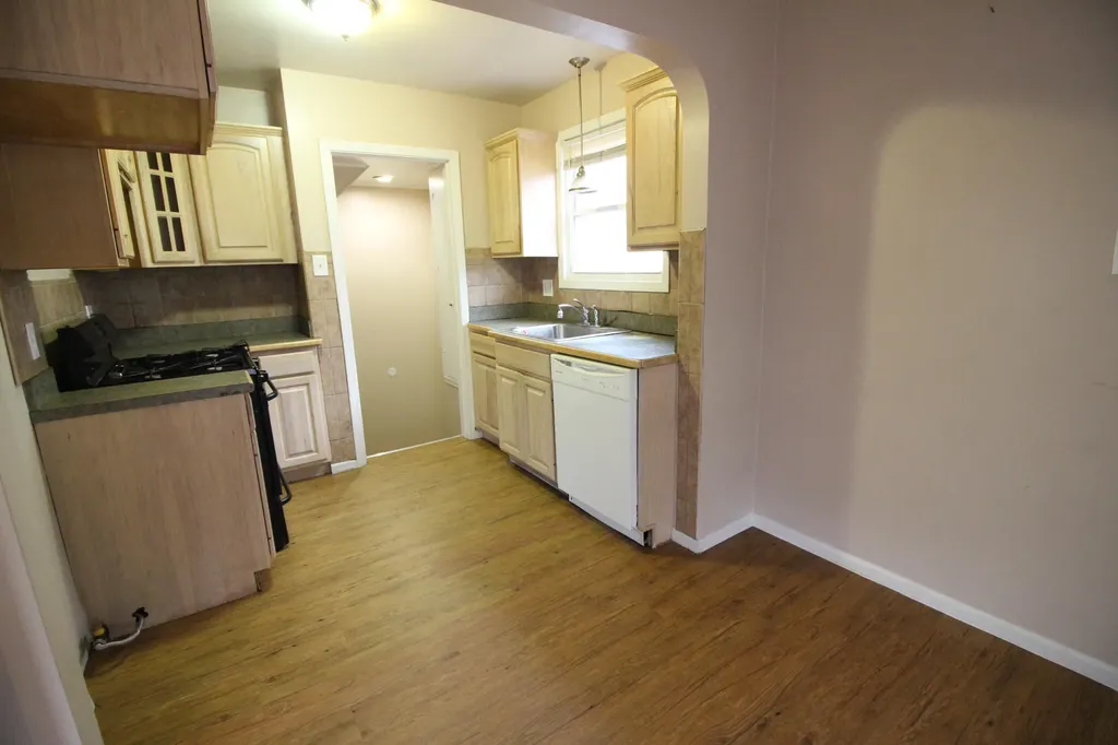 20253 Washtenaw Street Harper Woods City MI 48225