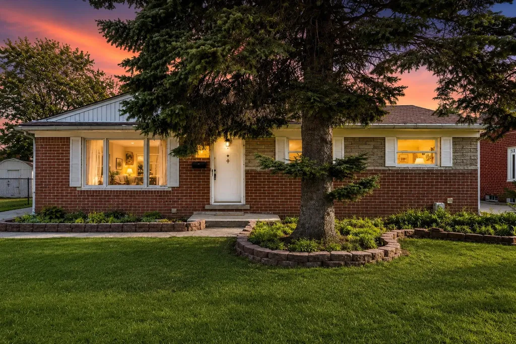 32453 Hiveley Street Westland City MI 48186