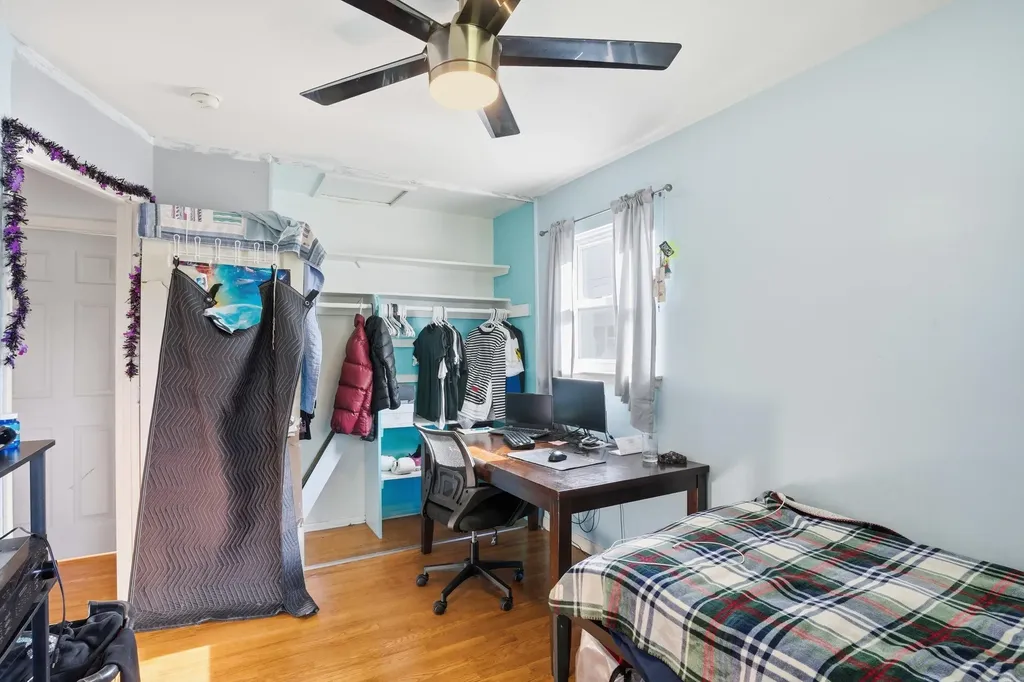 32453 Hiveley Street Westland City MI 48186