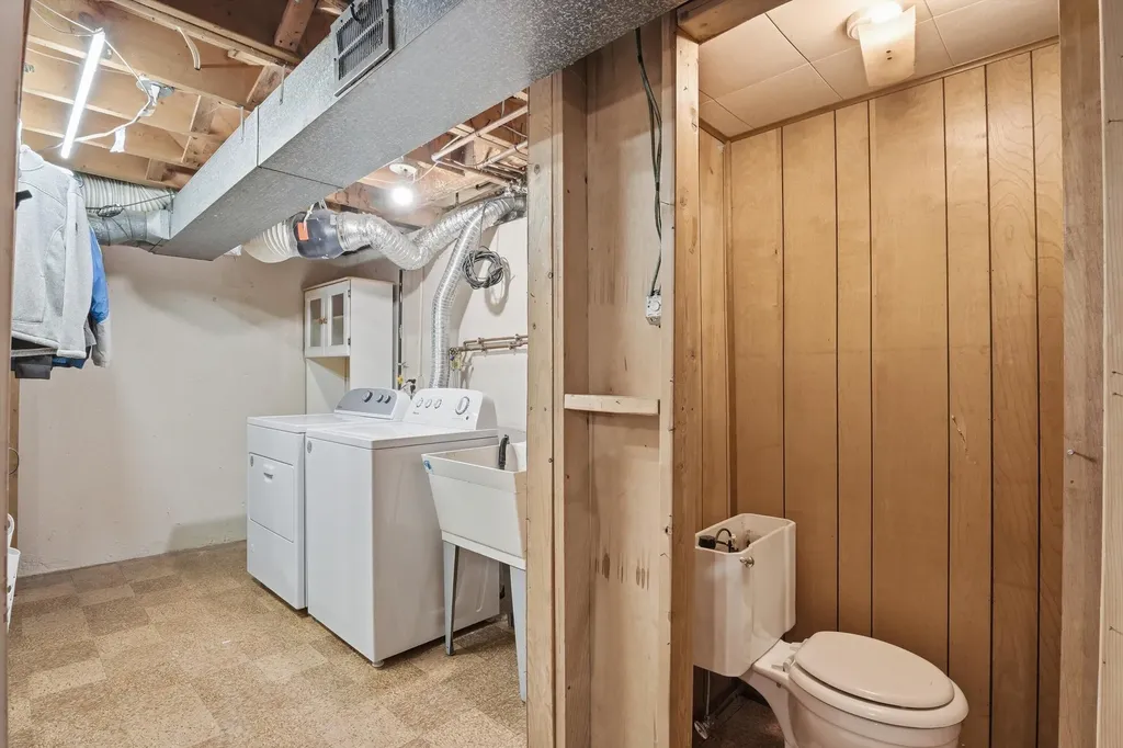 32453 Hiveley Street Westland City MI 48186