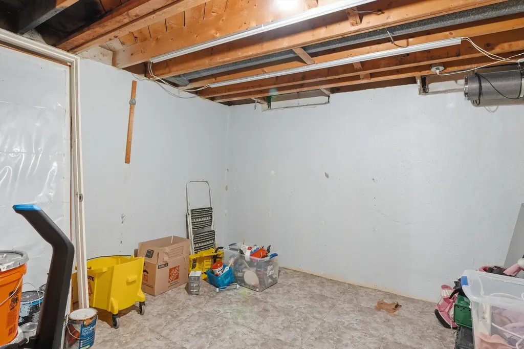 32453 Hiveley Street Westland City MI 48186