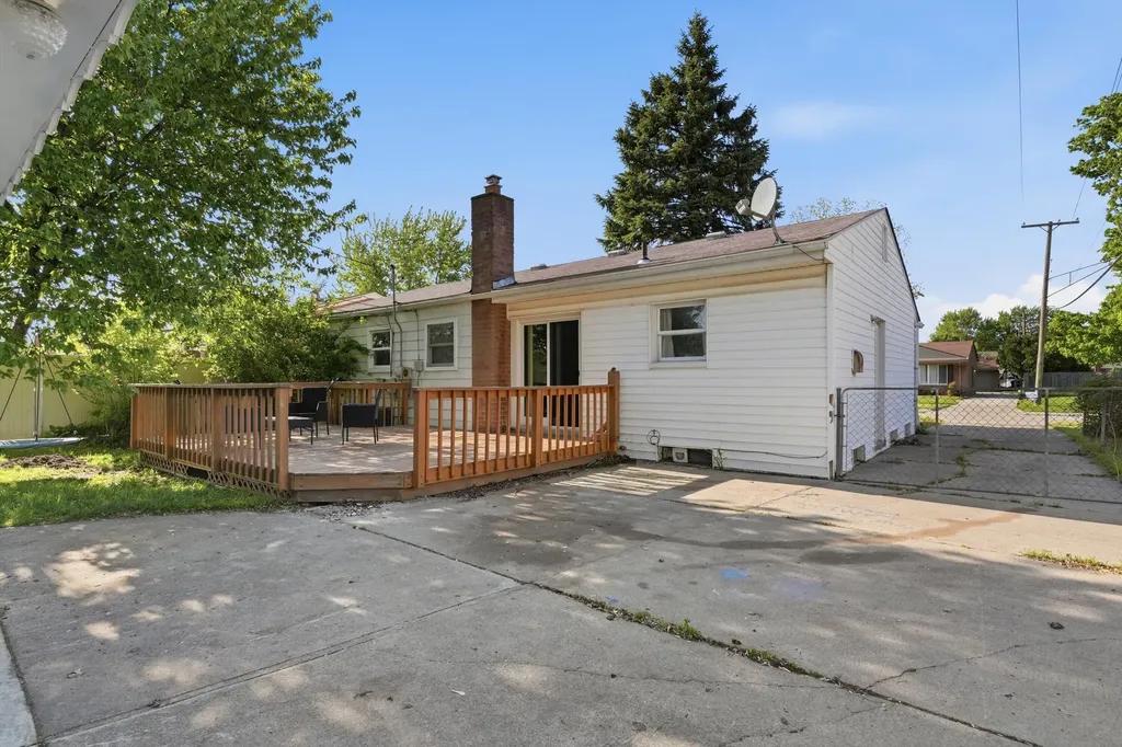 32453 Hiveley Street Westland City MI 48186
