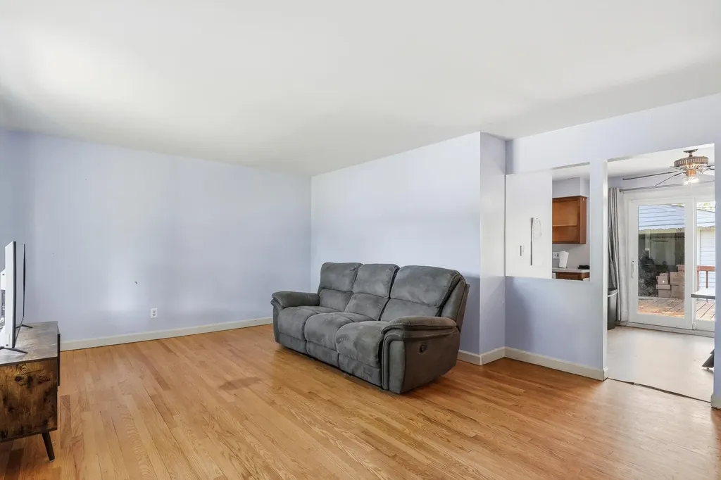 32453 Hiveley Street Westland City MI 48186
