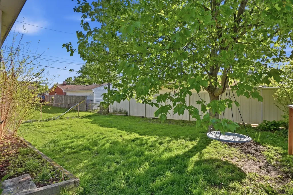 32453 Hiveley Street Westland City MI 48186