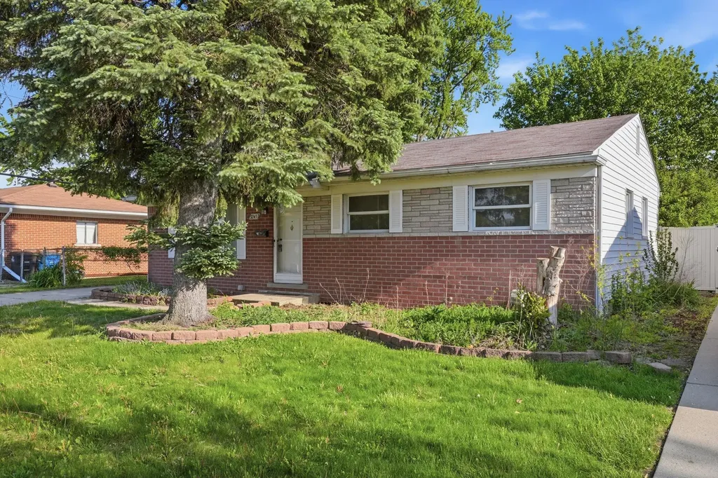 32453 Hiveley Street Westland City MI 48186