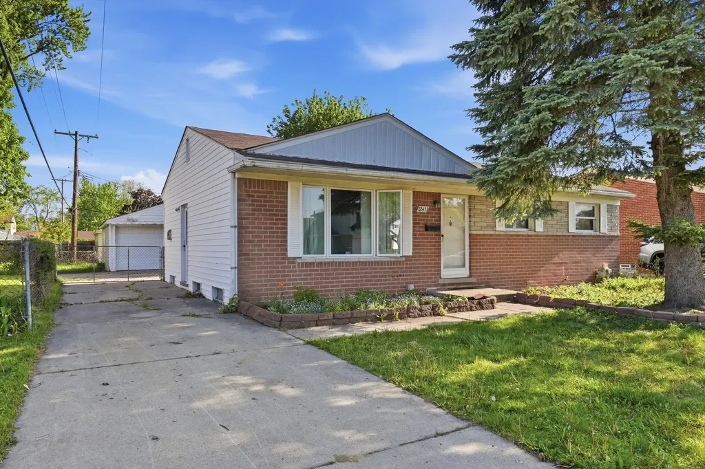 32453 Hiveley Street Westland City MI 48186