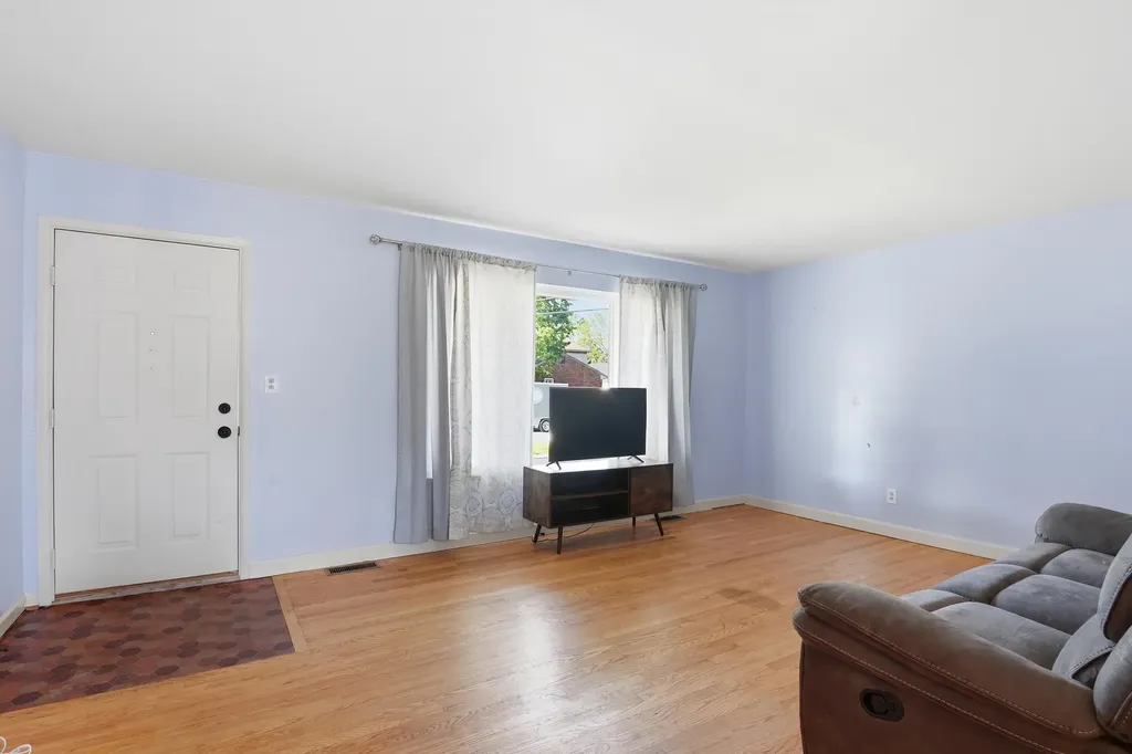 32453 Hiveley Street Westland City MI 48186
