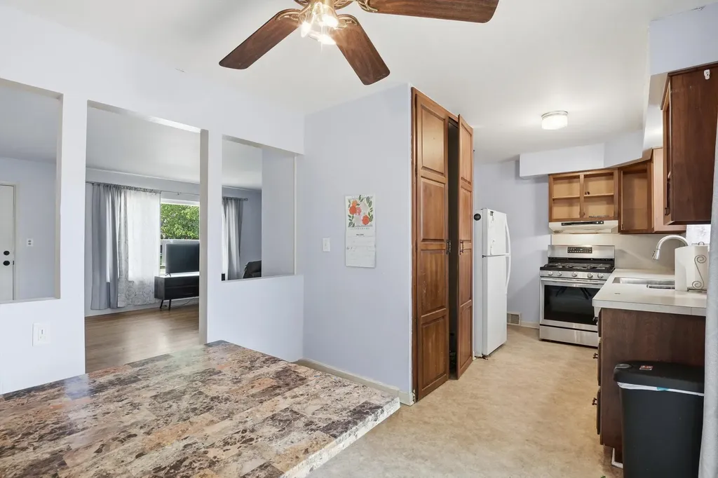 32453 Hiveley Street Westland City MI 48186