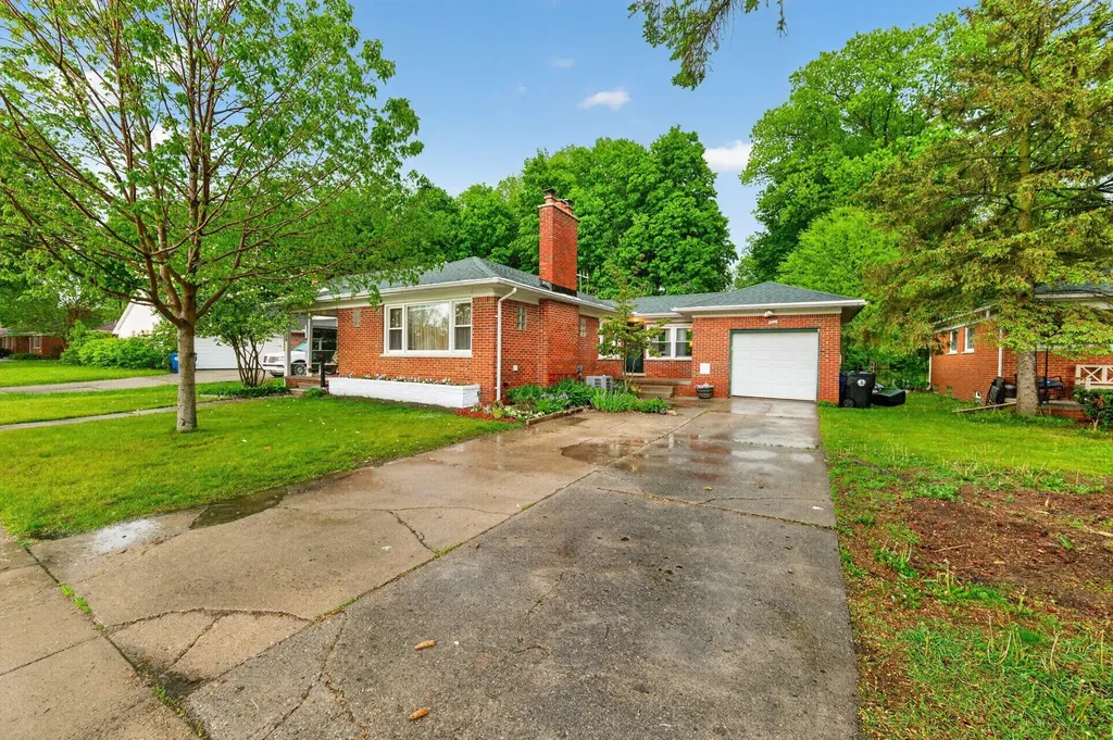 20036 Beech Daly Redford Charter Township MI 48240