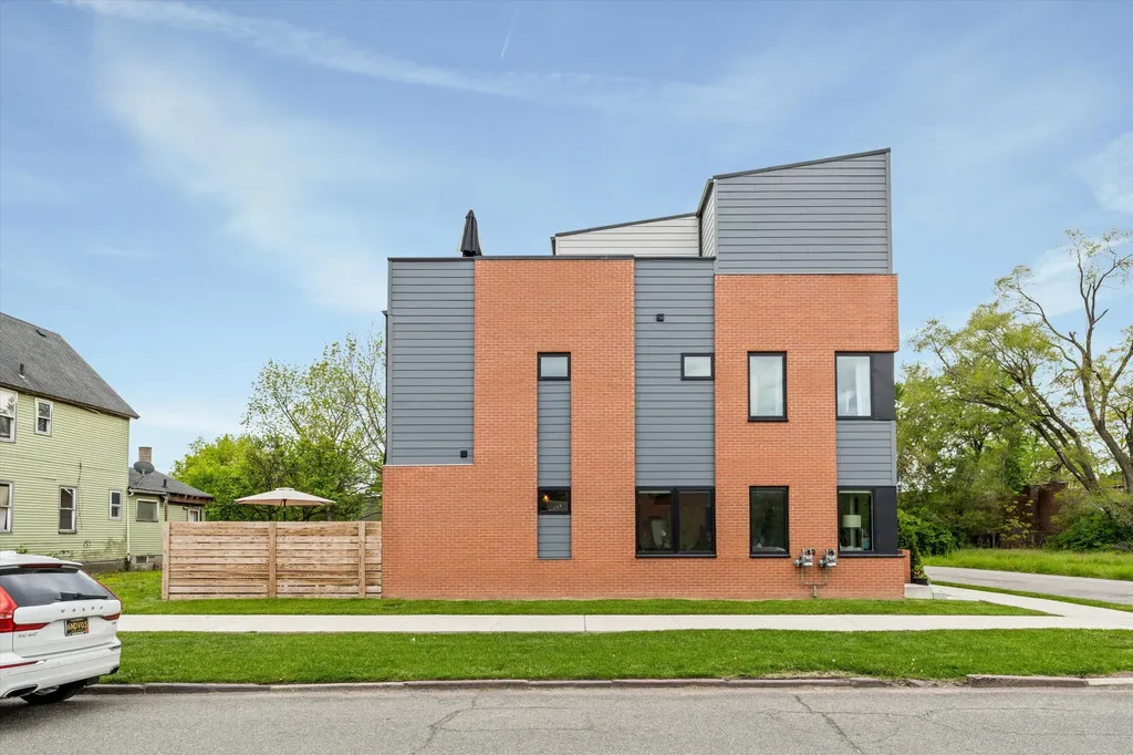 1803 Perry Street Detroit City MI 48216