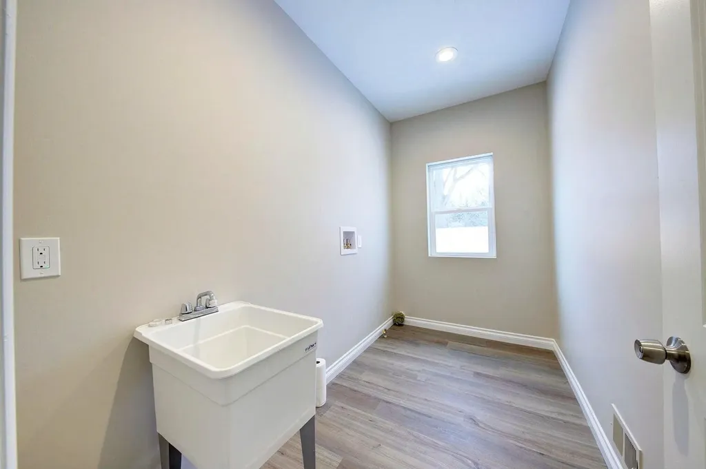 33755 Parkwood Street Westland City MI 48186