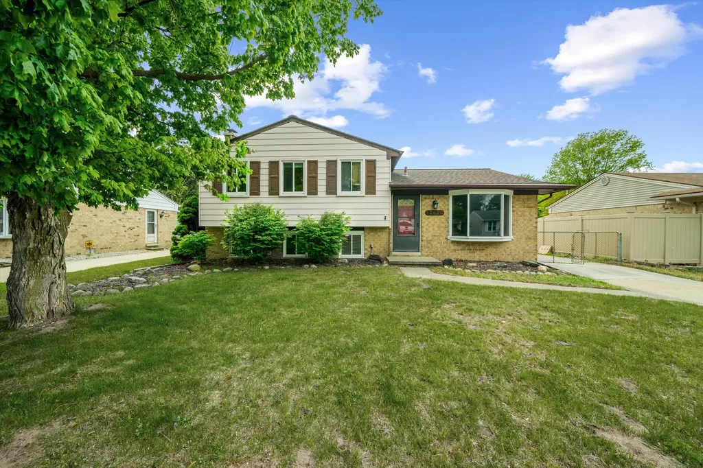 15420 Burr Street Taylor City MI 48180