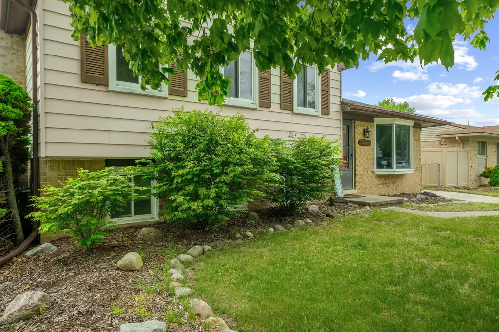 15420 Burr Street Taylor City MI 48180