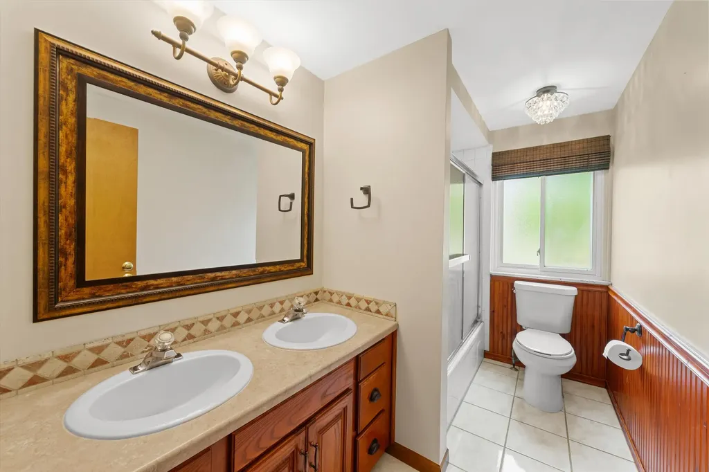 15420 Burr Street Taylor City MI 48180