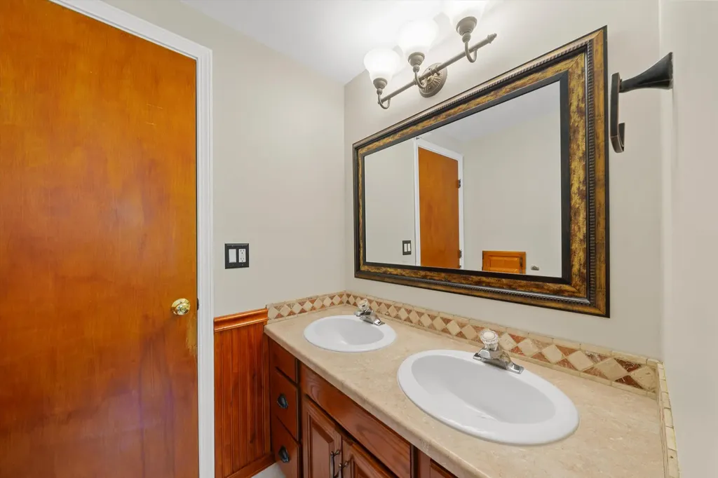 15420 Burr Street Taylor City MI 48180