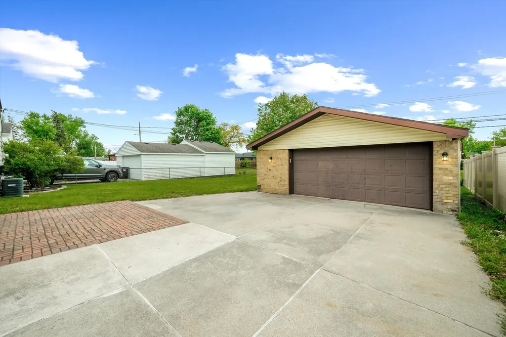 15420 Burr Street Taylor City MI 48180