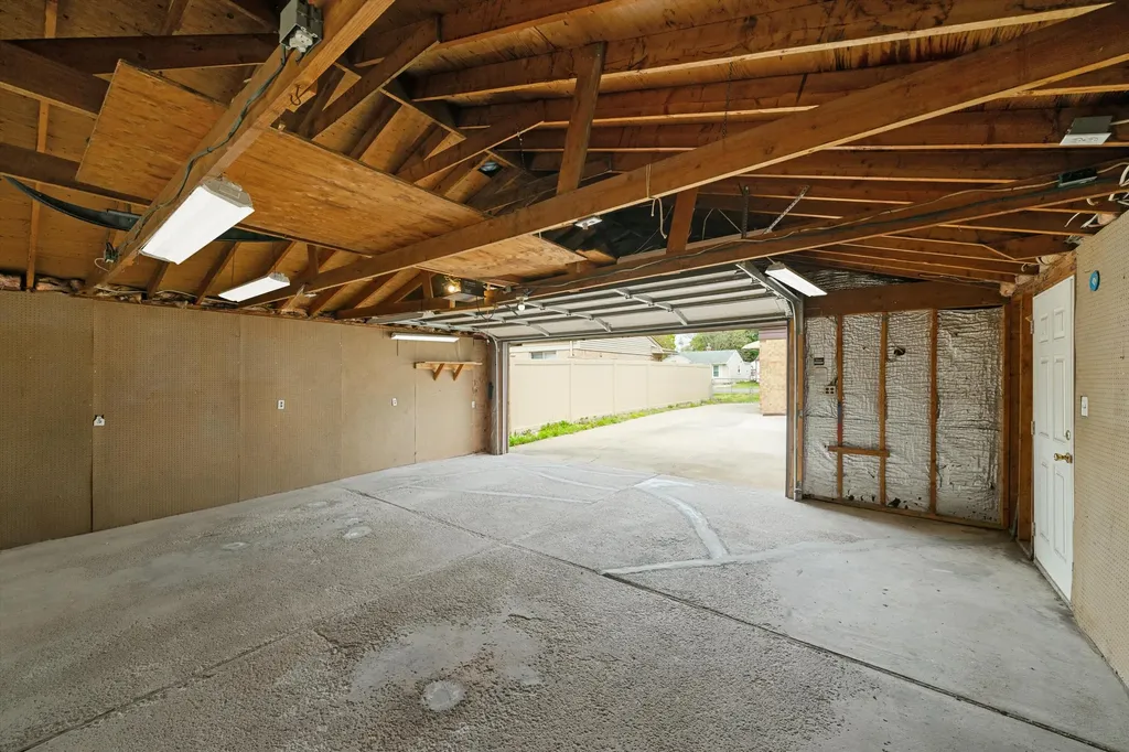 15420 Burr Street Taylor City MI 48180