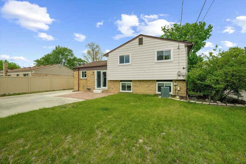 15420 Burr Street Taylor City MI 48180