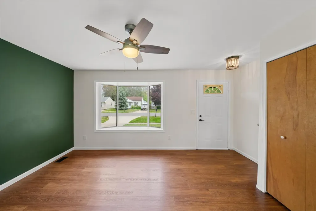 15420 Burr Street Taylor City MI 48180