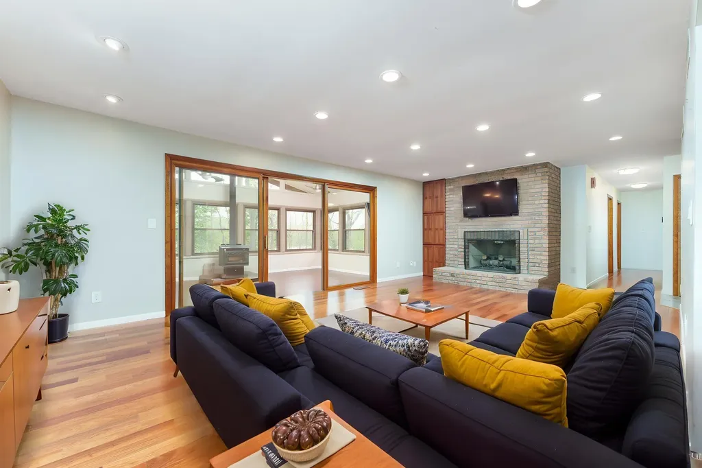 3101 S Hilltop Drive Ann Arbor City MI 48103
