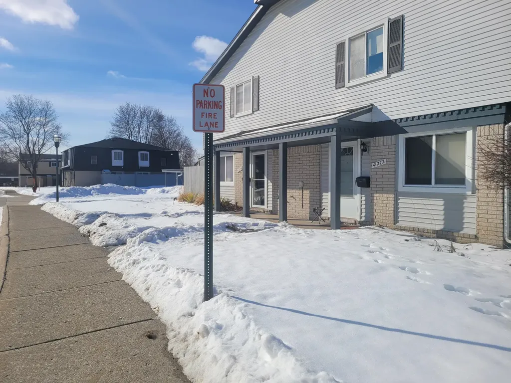 41276 N Woodbury Green Drive Van Buren Charter Township MI 48111