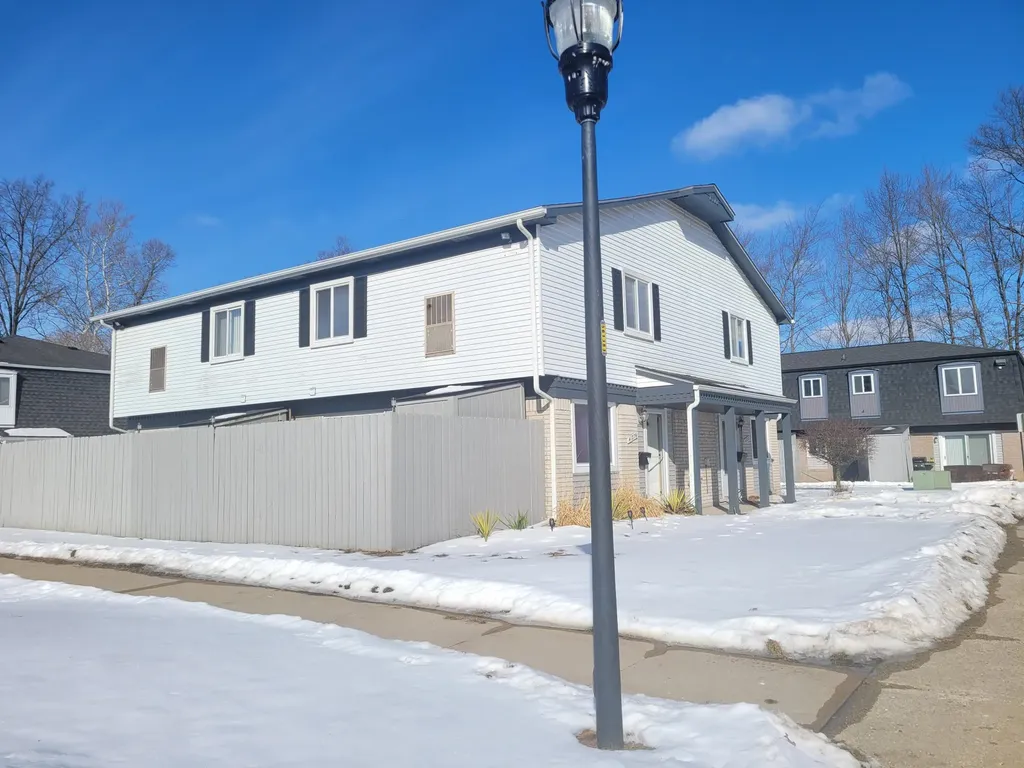 41276 N Woodbury Green Drive Van Buren Charter Township MI 48111