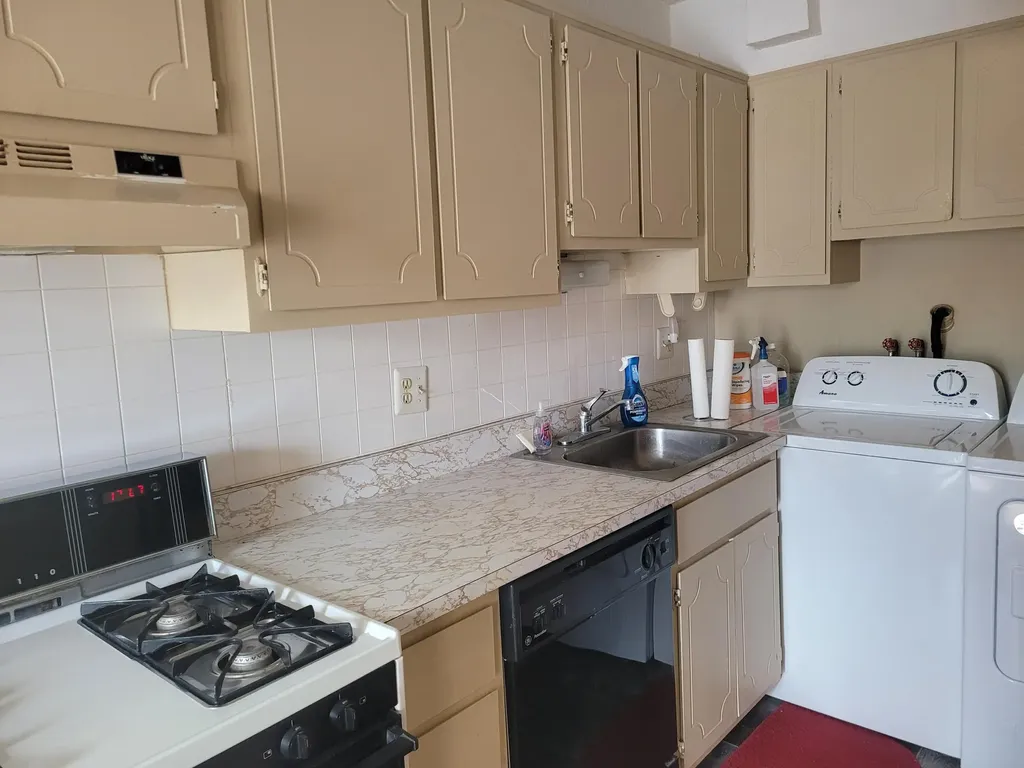 41276 N Woodbury Green Drive Van Buren Charter Township MI 48111
