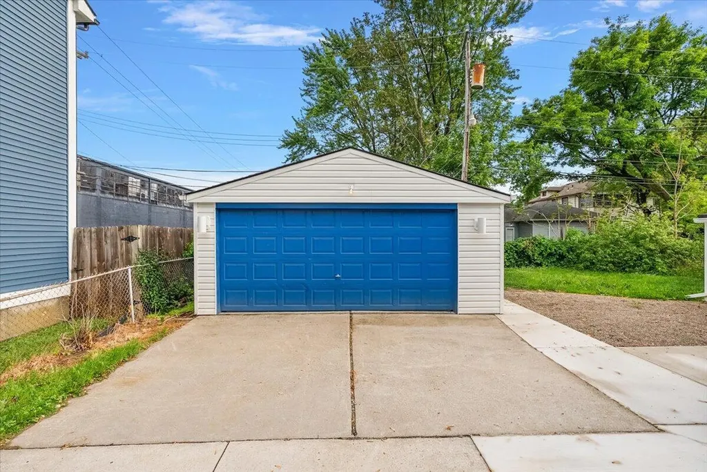 39 W Elza Avenue Hazel Park City MI 48030