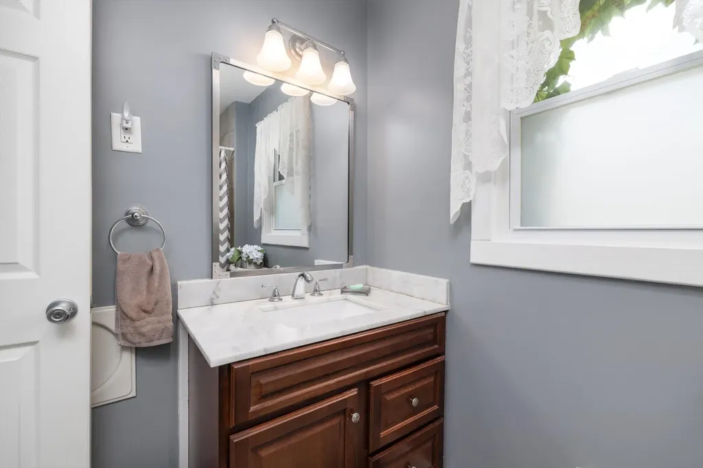 1023 Longfellow Avenue Royal Oak City MI 48067