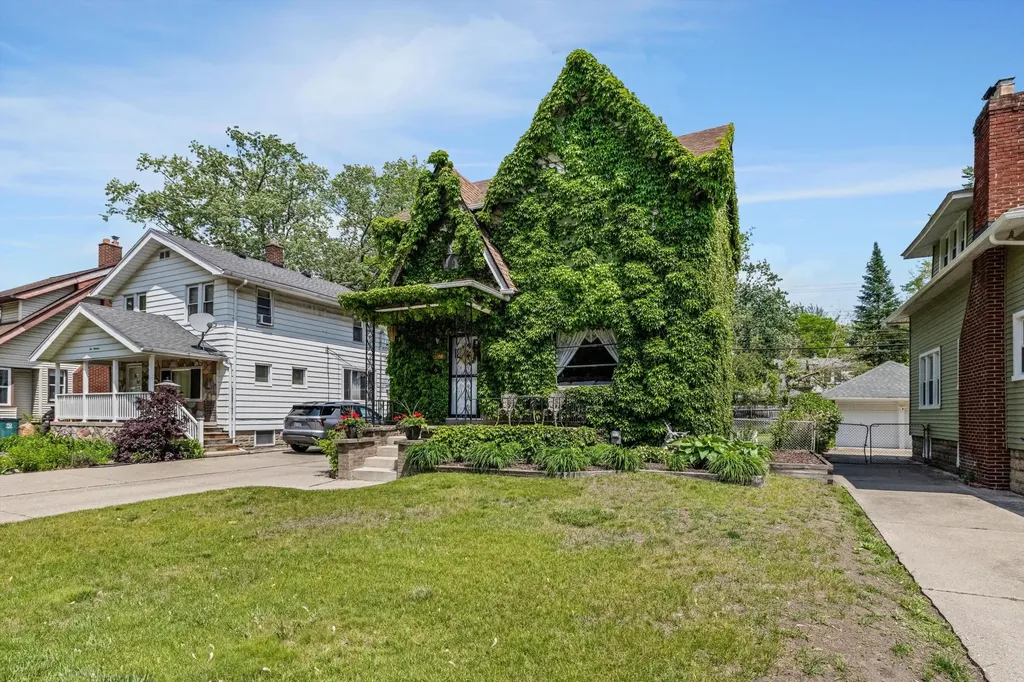 1023 Longfellow Avenue Royal Oak City MI 48067
