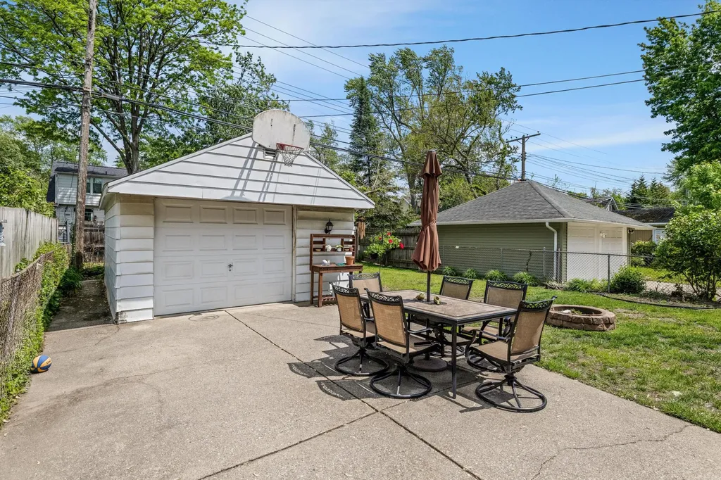 1023 Longfellow Avenue Royal Oak City MI 48067