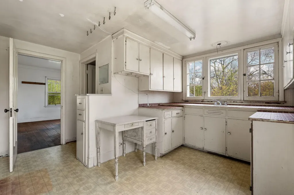 2203 Hickman Road Superior Charter Township MI 48198