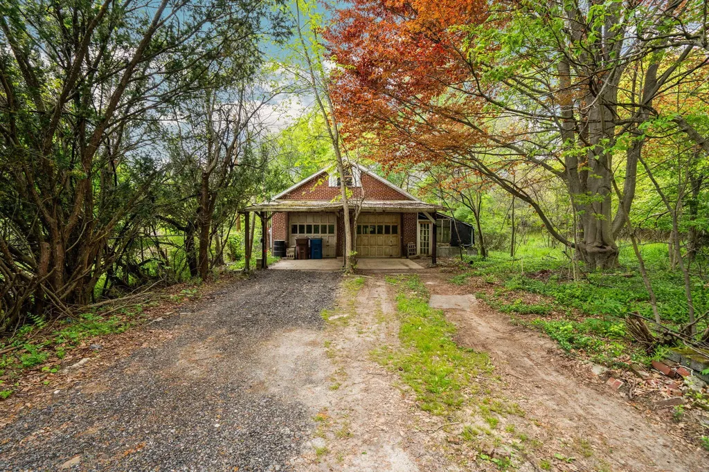 2203 Hickman Road Superior Charter Township MI 48198